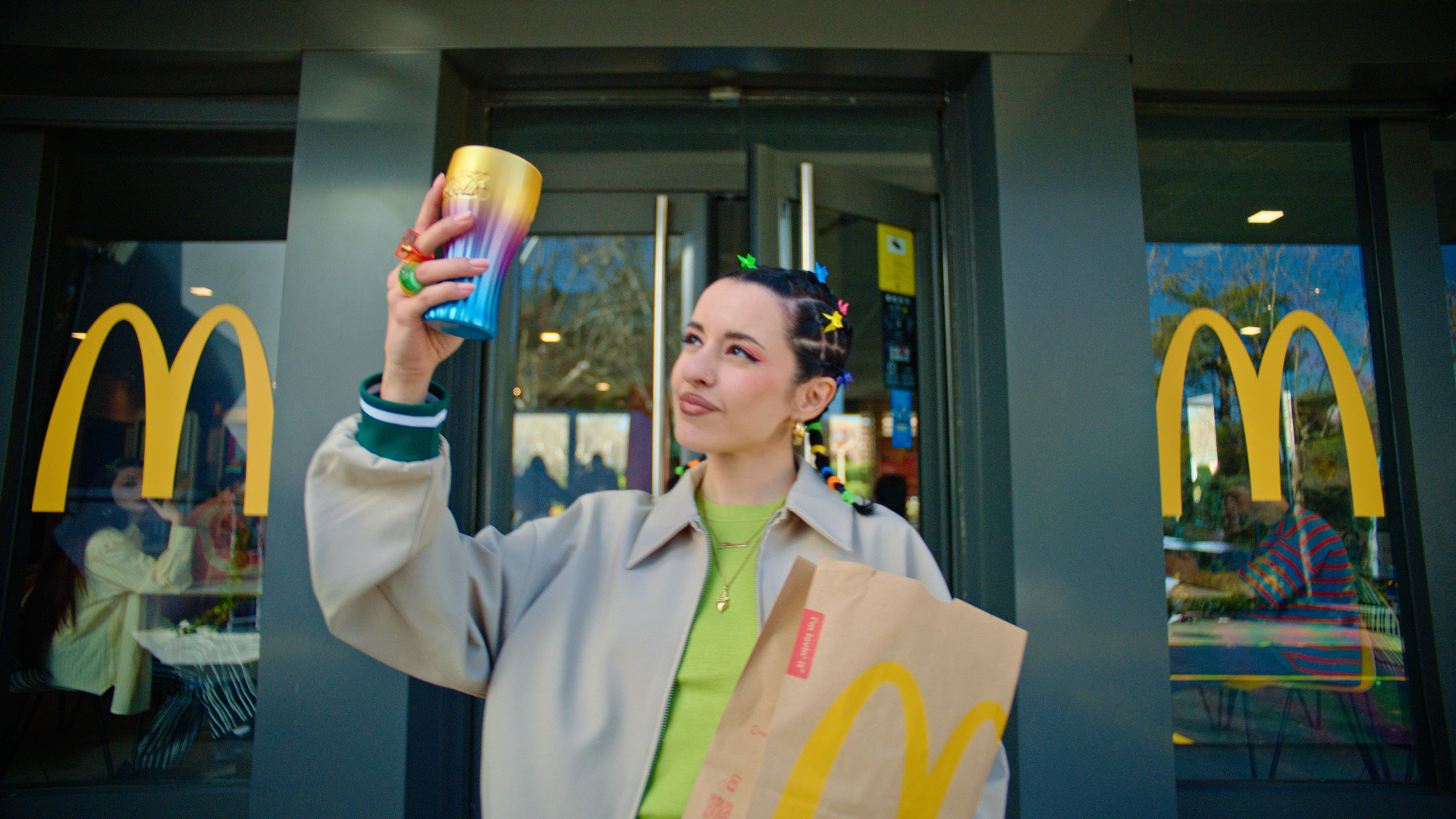 30679 McDonalds Promo Vasos Feb24 10s Cast Limpia Subclip 001.00000068
