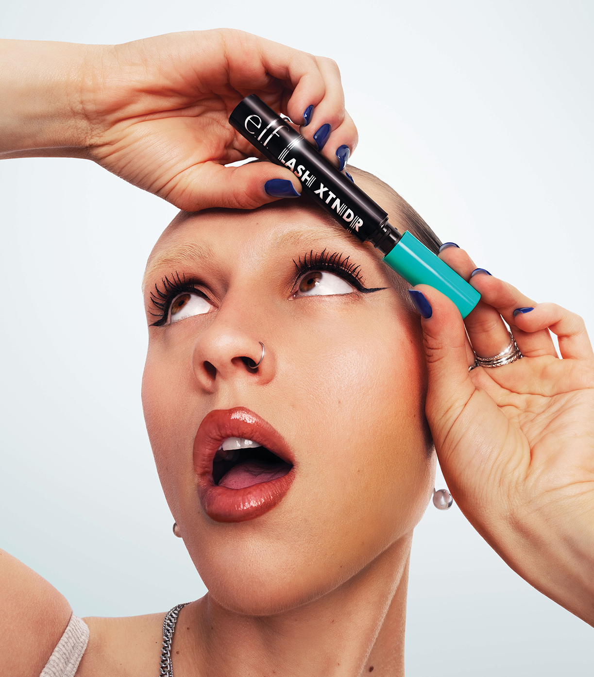 PHOTO 4 LASH XTNDR MASCARA ELLA applies Mascara 4951 EDITFINALNEW